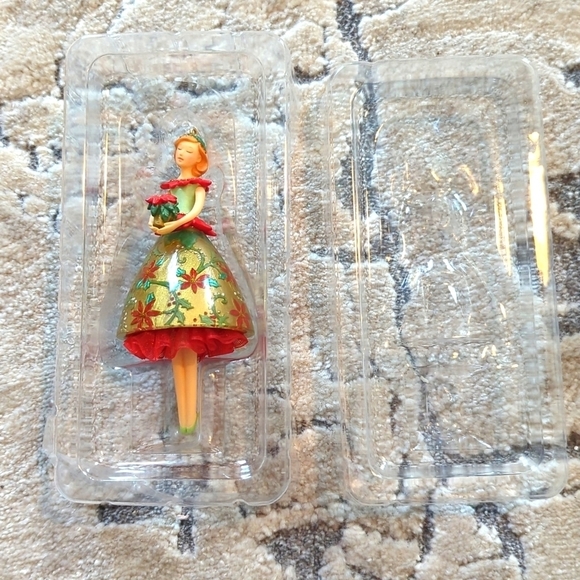 Hallmark 2006 Keepsake Ornament Christmas Belle - Picture 4 of 7